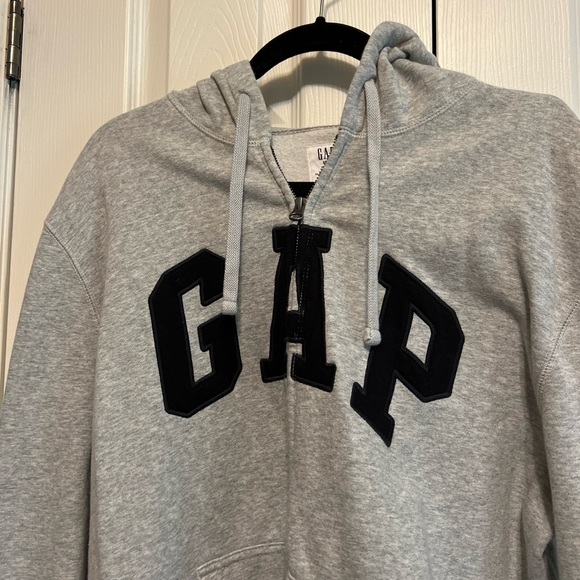 Oversized GAP Hoodie - Picture 2 of 3